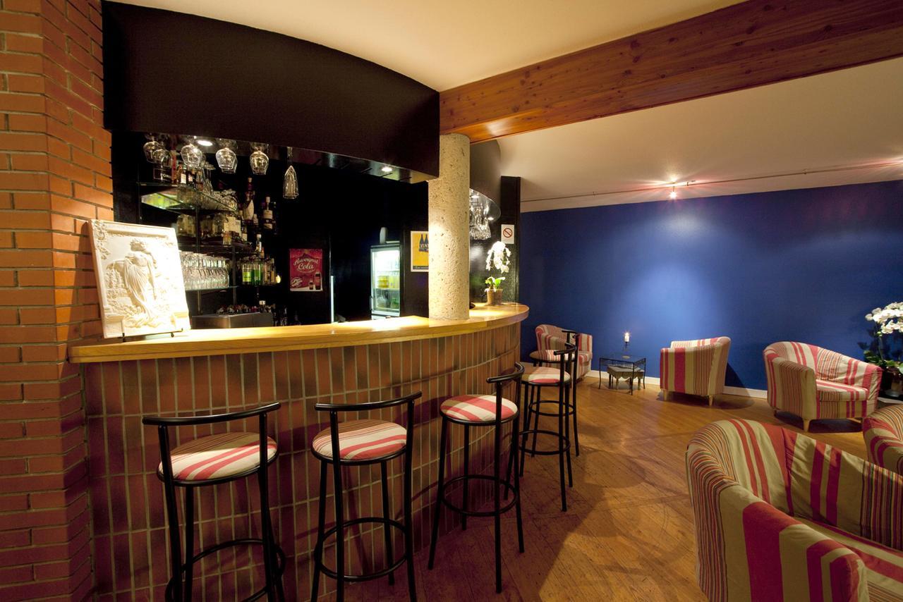 Logis Hotel Restaurant La Tour Dunières Eksteriør bilde