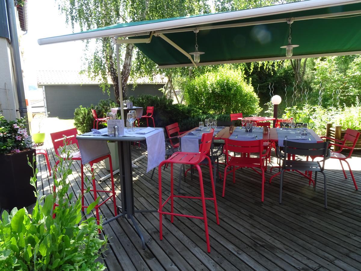 Logis Hotel Restaurant La Tour Dunières Eksteriør bilde