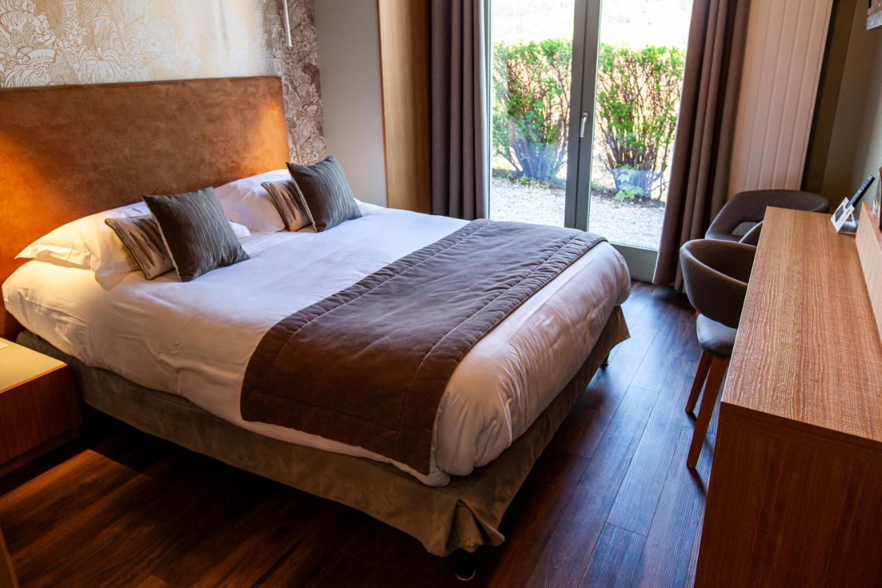 Logis Hotel Restaurant La Tour Dunières Eksteriør bilde